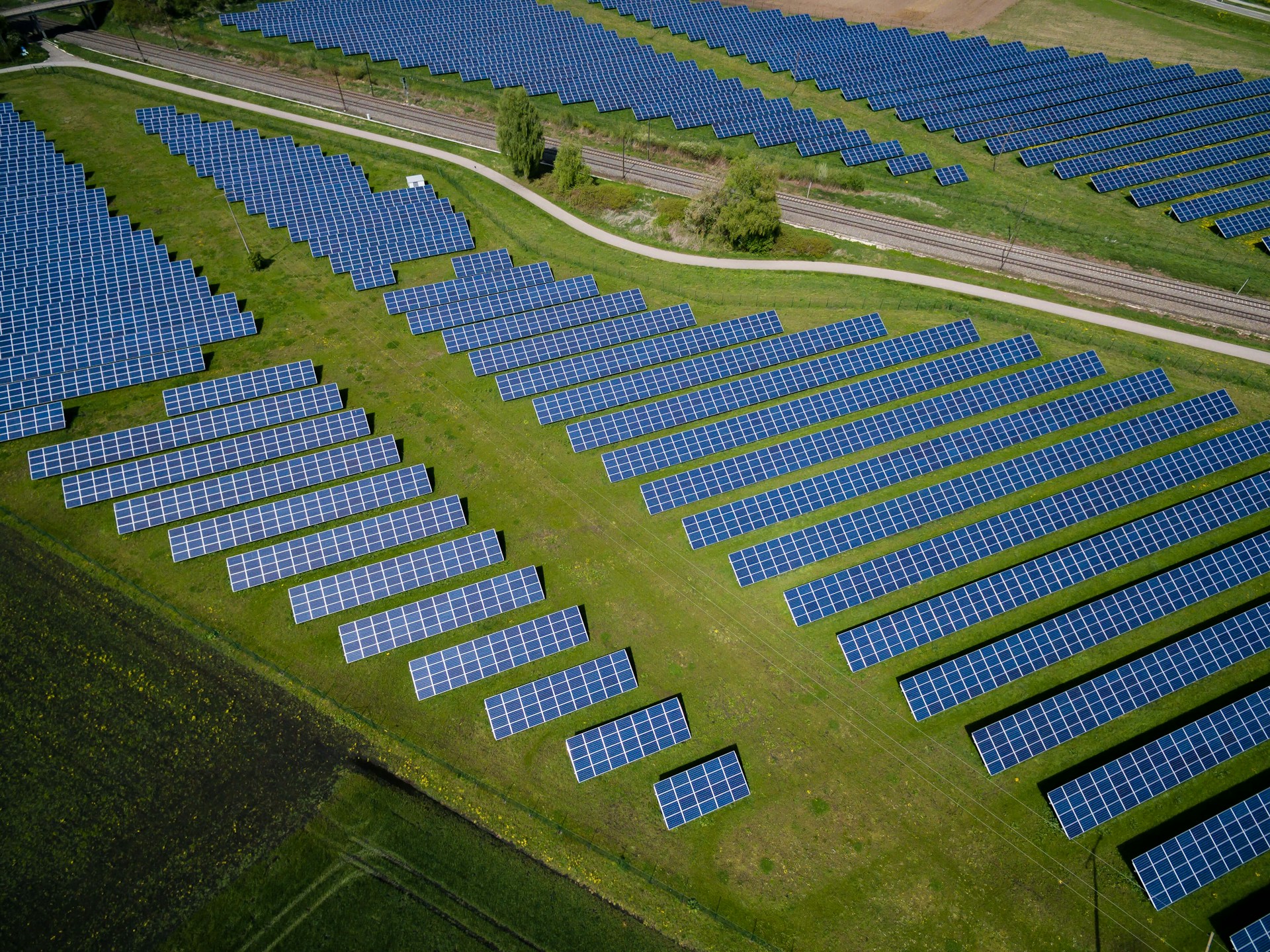 Solceller på jorden tilbyder en fleksibel løsning for erhverv